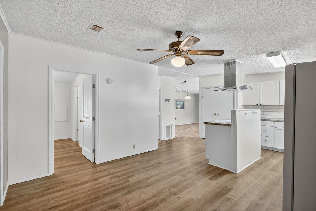 Active With Contract: $142,900 (2 beds, 2 baths, 1248 Square Feet)
