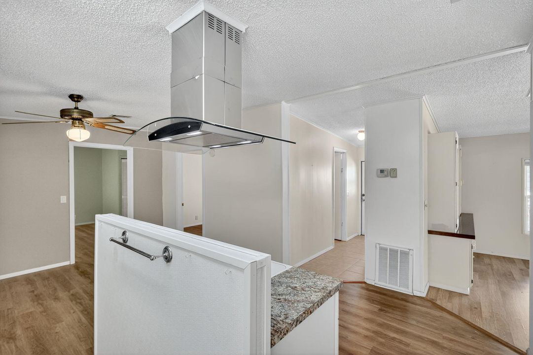 Active With Contract: $142,900 (2 beds, 2 baths, 1248 Square Feet)