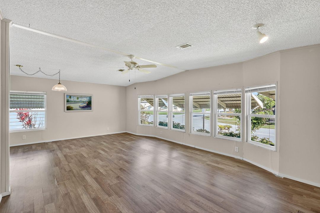 Active With Contract: $142,900 (2 beds, 2 baths, 1248 Square Feet)