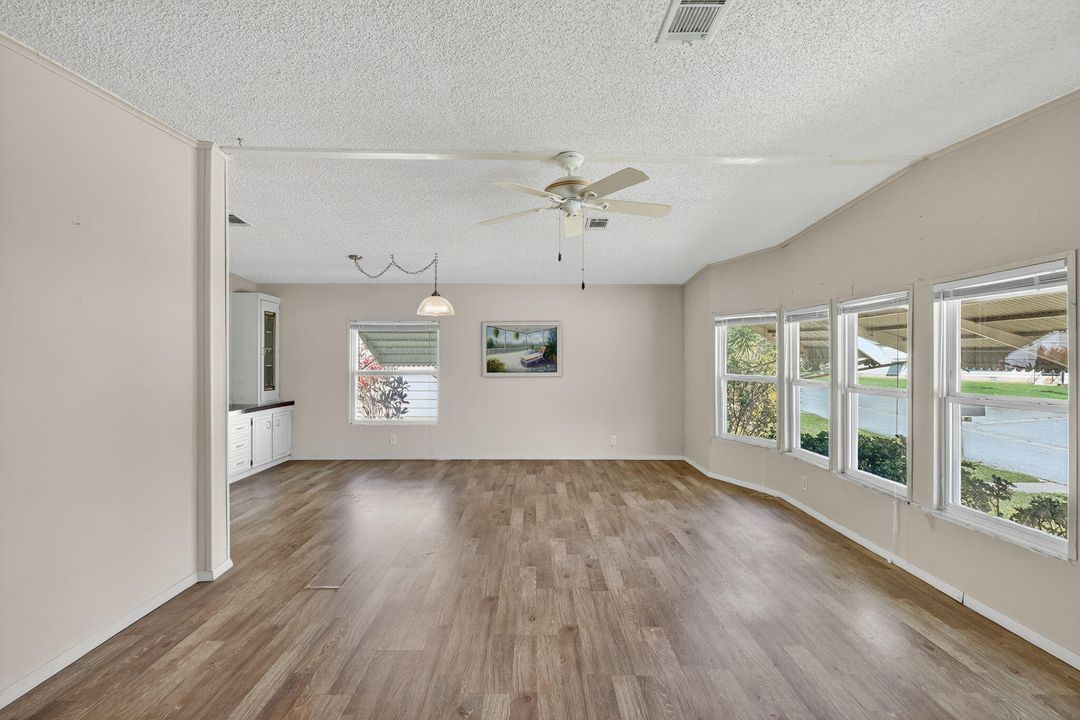 Active With Contract: $142,900 (2 beds, 2 baths, 1248 Square Feet)