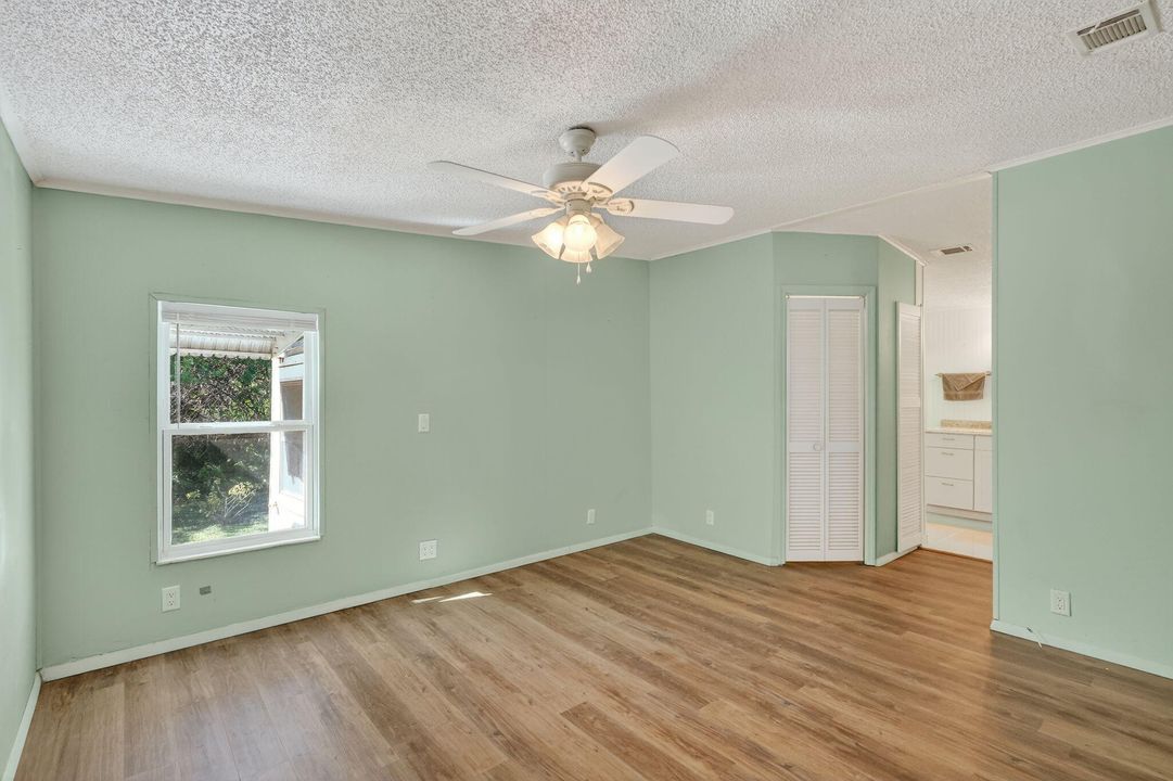 Active With Contract: $142,900 (2 beds, 2 baths, 1248 Square Feet)