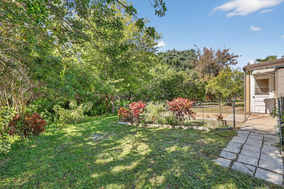 Active With Contract: $142,900 (2 beds, 2 baths, 1248 Square Feet)