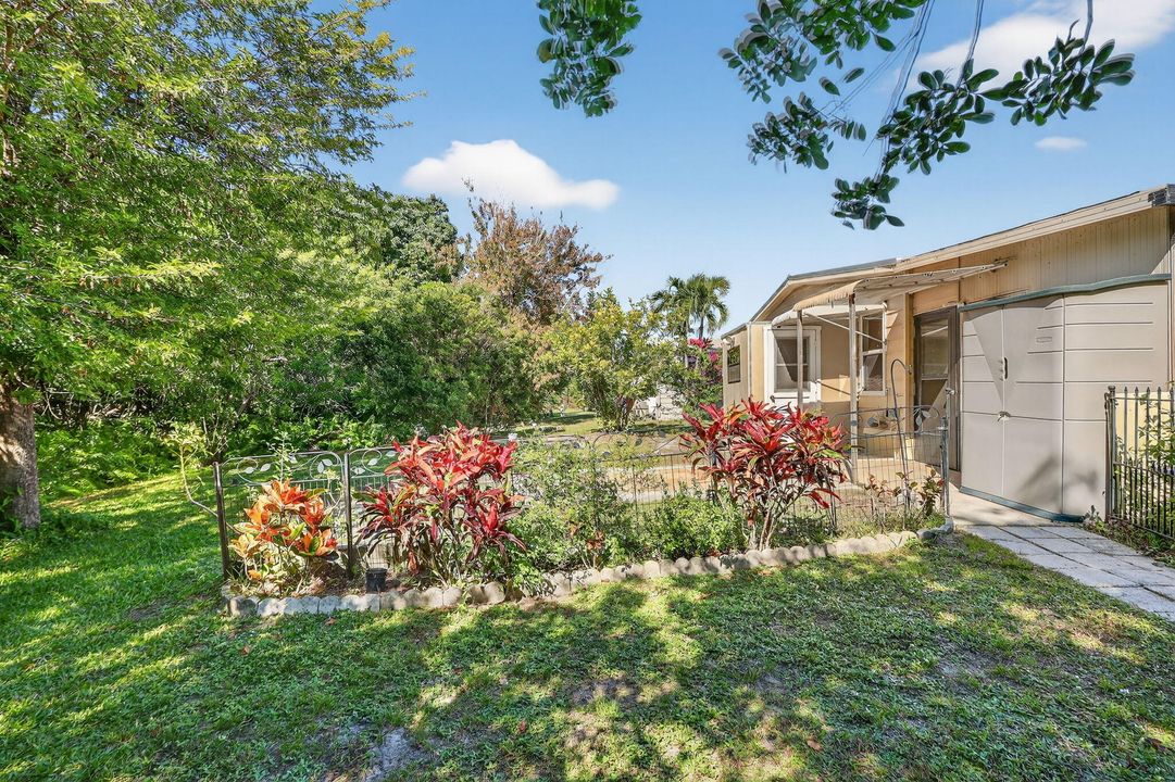 Active With Contract: $142,900 (2 beds, 2 baths, 1248 Square Feet)