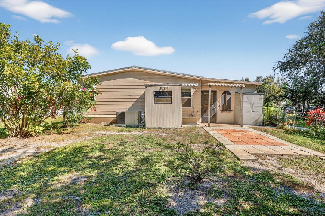 Active With Contract: $142,900 (2 beds, 2 baths, 1248 Square Feet)