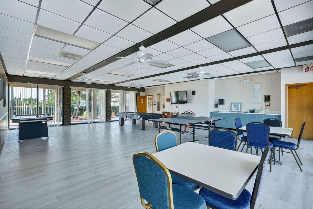 Active With Contract: $142,900 (2 beds, 2 baths, 1248 Square Feet)