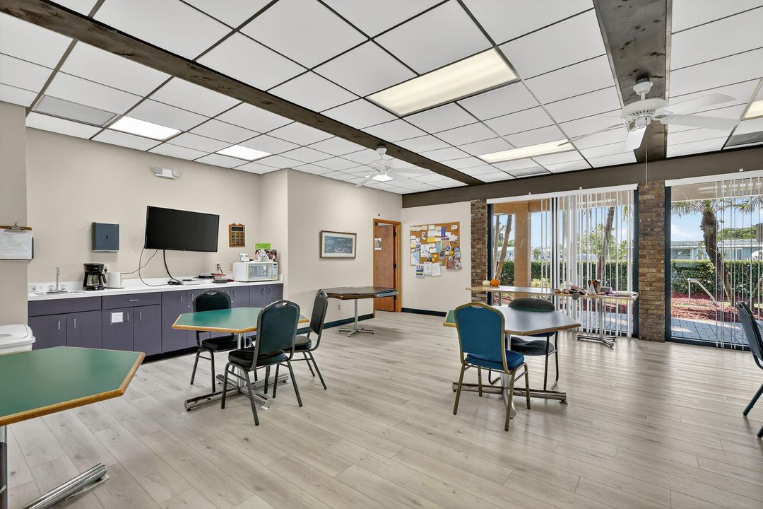 Active With Contract: $142,900 (2 beds, 2 baths, 1248 Square Feet)