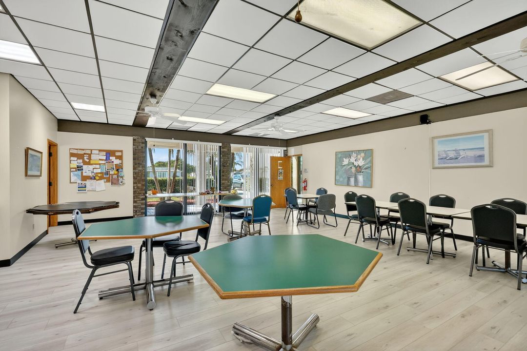 Active With Contract: $142,900 (2 beds, 2 baths, 1248 Square Feet)