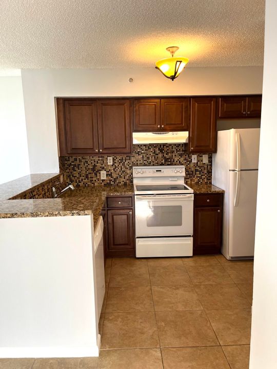 For Rent: $1,675 (1 beds, 1 baths, 729 Square Feet)