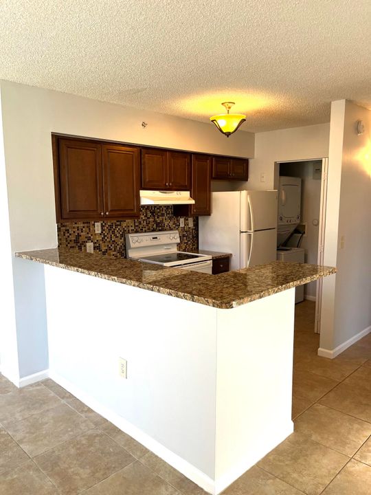 For Rent: $1,675 (1 beds, 1 baths, 729 Square Feet)