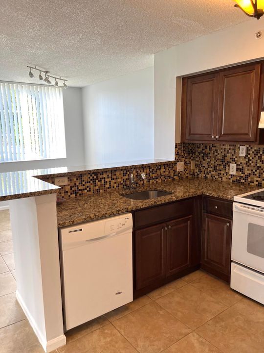 For Rent: $1,675 (1 beds, 1 baths, 729 Square Feet)