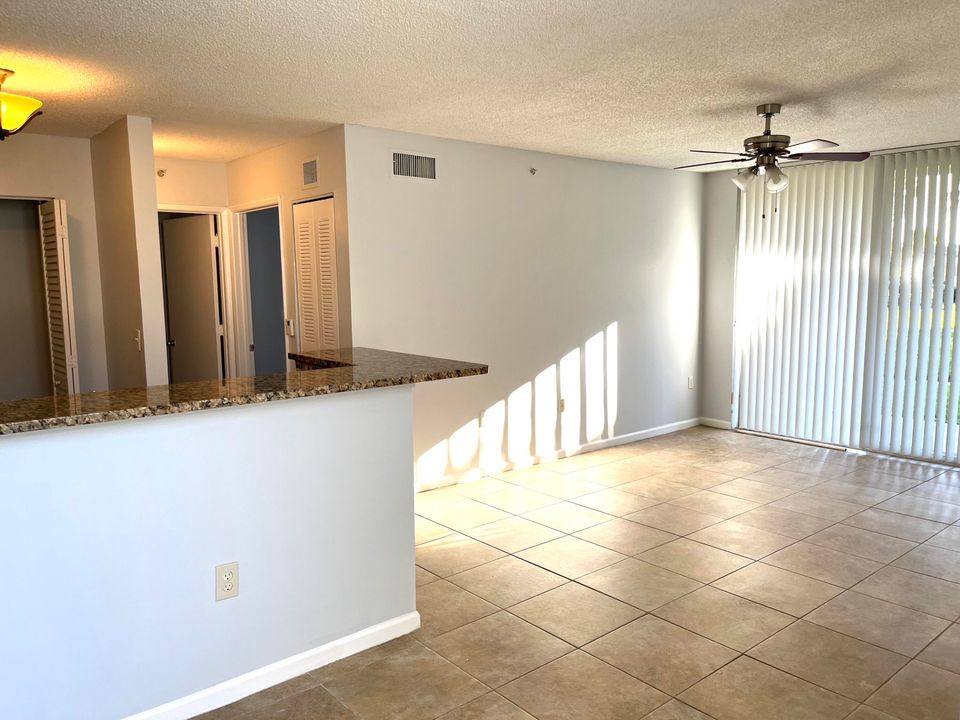 For Rent: $1,675 (1 beds, 1 baths, 729 Square Feet)