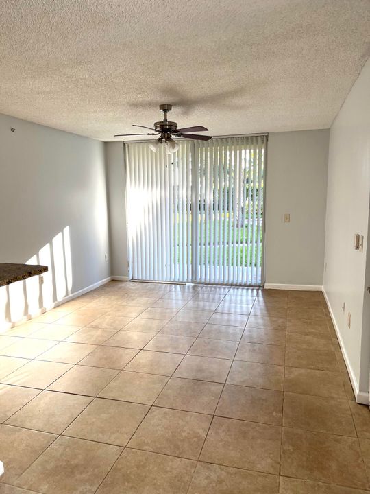 For Rent: $1,675 (1 beds, 1 baths, 729 Square Feet)