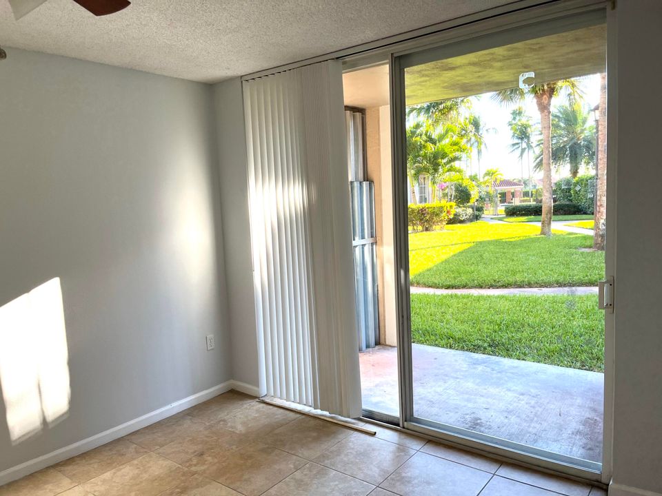 For Rent: $1,675 (1 beds, 1 baths, 729 Square Feet)