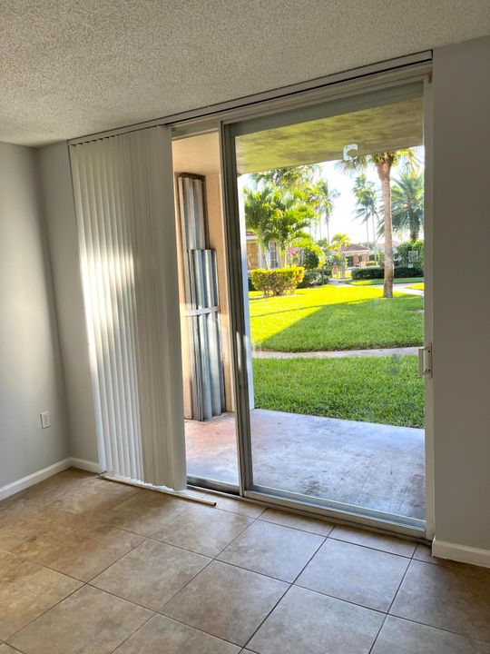 For Rent: $1,675 (1 beds, 1 baths, 729 Square Feet)