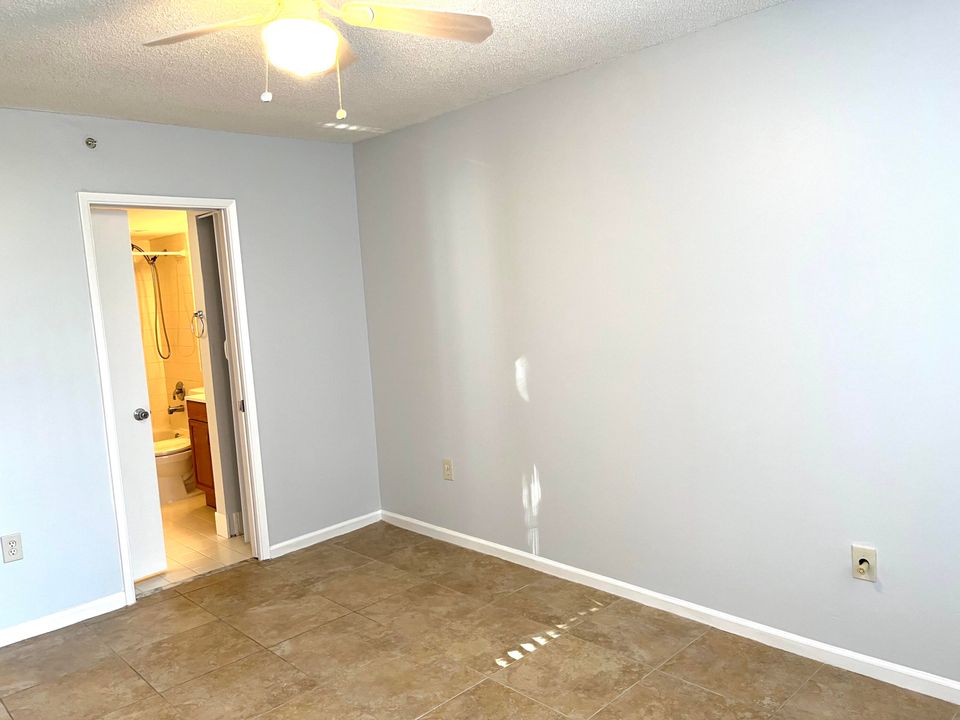 For Rent: $1,675 (1 beds, 1 baths, 729 Square Feet)