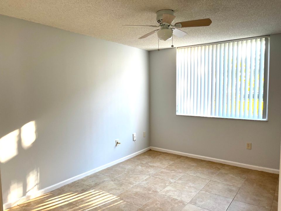 For Rent: $1,675 (1 beds, 1 baths, 729 Square Feet)