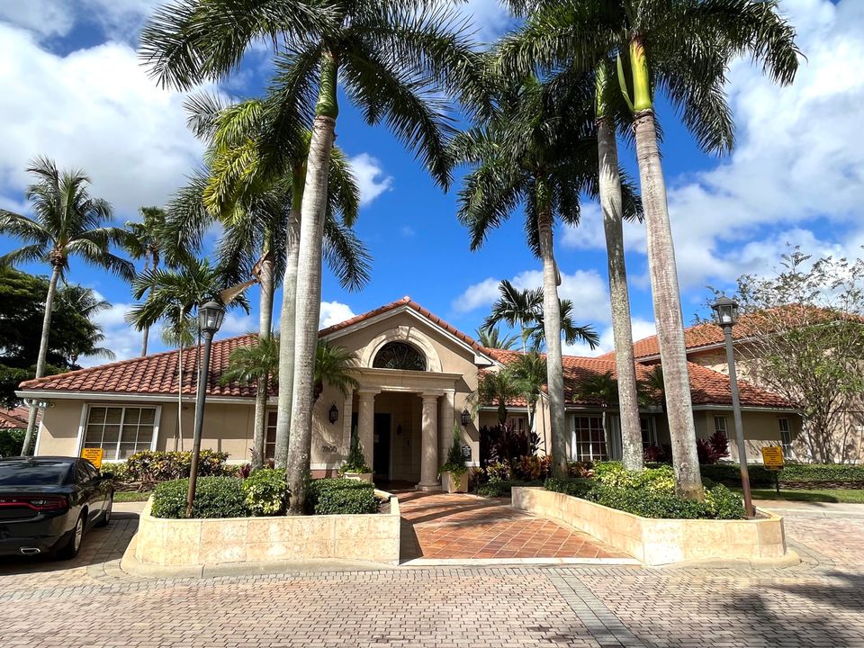 For Rent: $1,675 (1 beds, 1 baths, 729 Square Feet)