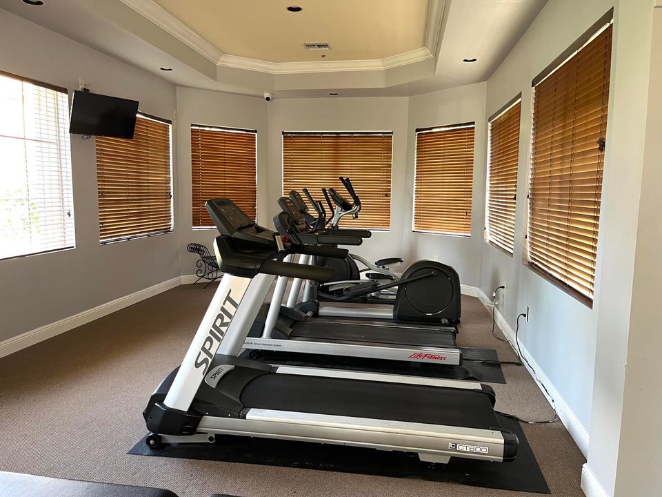 For Rent: $1,675 (1 beds, 1 baths, 729 Square Feet)