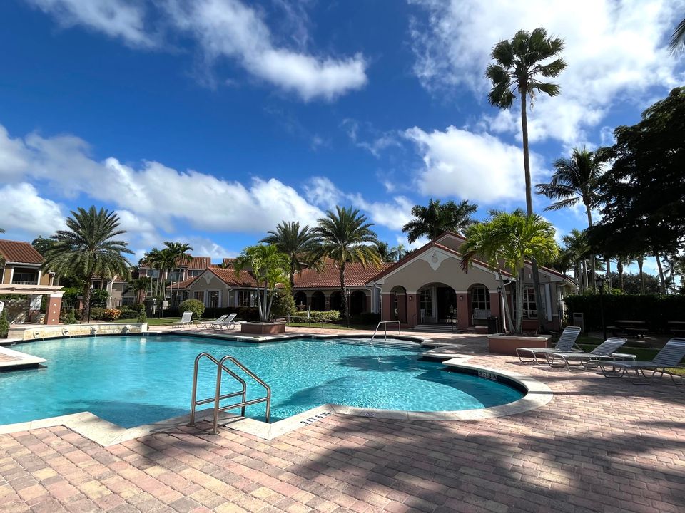 For Rent: $1,675 (1 beds, 1 baths, 729 Square Feet)