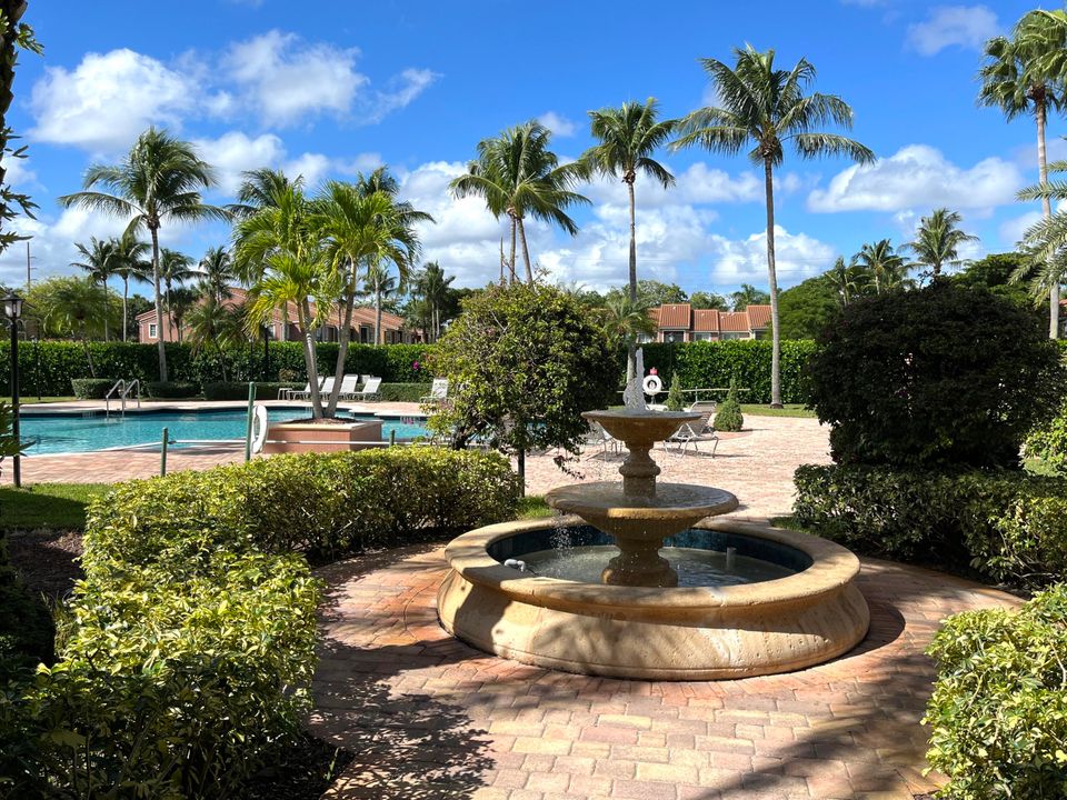 For Rent: $1,675 (1 beds, 1 baths, 729 Square Feet)