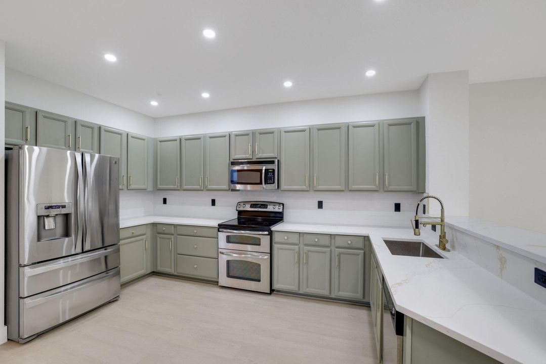 For Sale: $799,000 (4 beds, 3 baths, 2735 Square Feet)