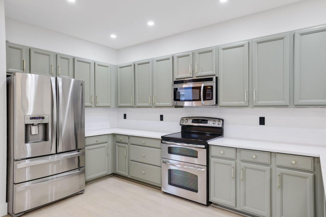 For Sale: $799,000 (4 beds, 3 baths, 2735 Square Feet)