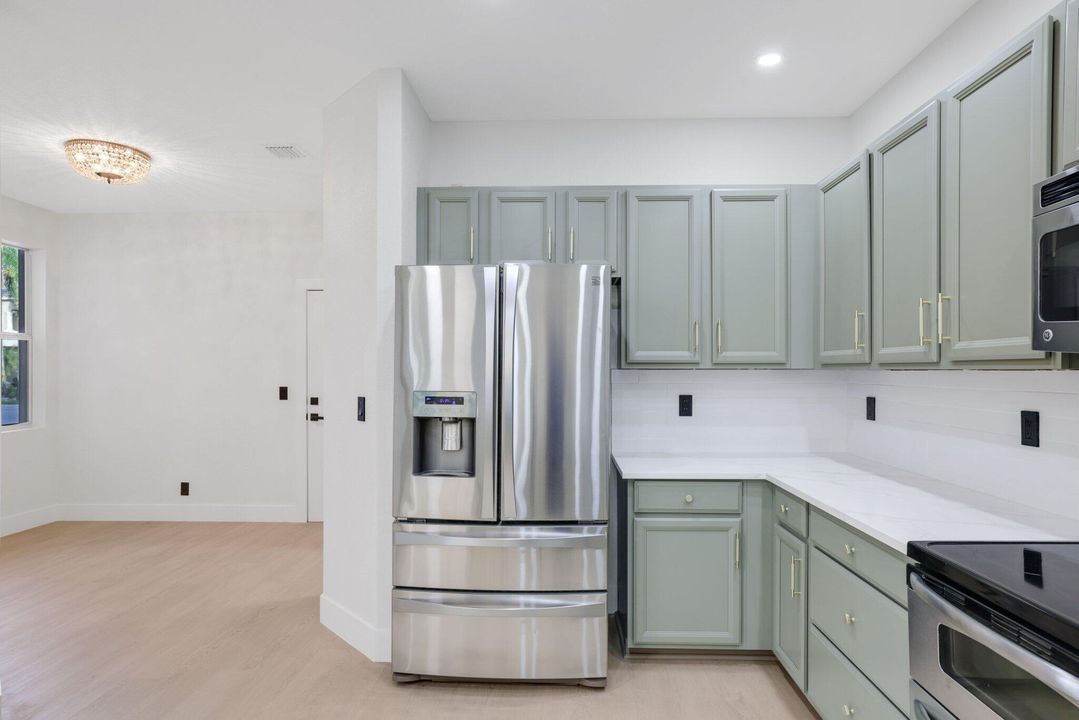 For Sale: $799,000 (4 beds, 3 baths, 2735 Square Feet)