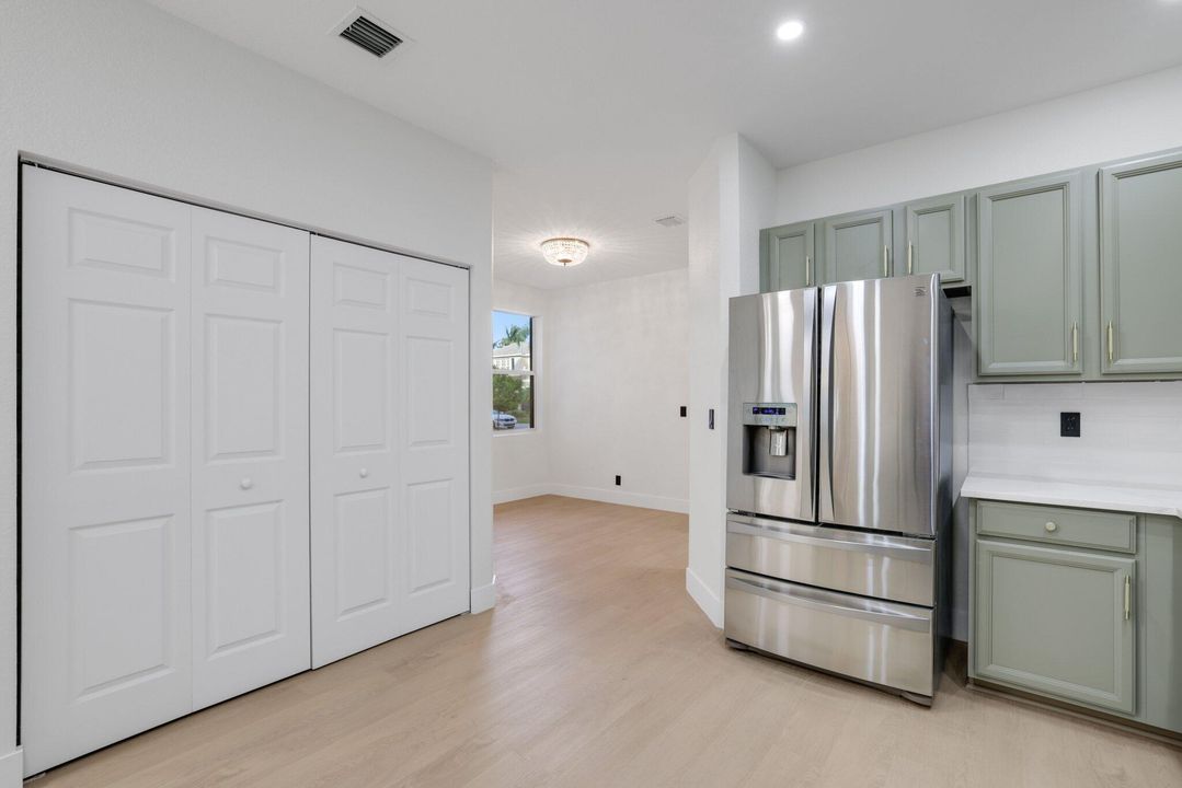 For Sale: $799,000 (4 beds, 3 baths, 2735 Square Feet)