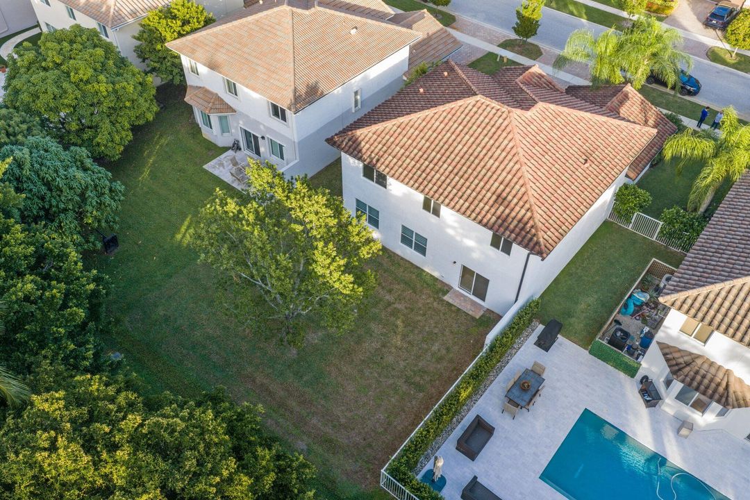 For Sale: $799,000 (4 beds, 3 baths, 2735 Square Feet)