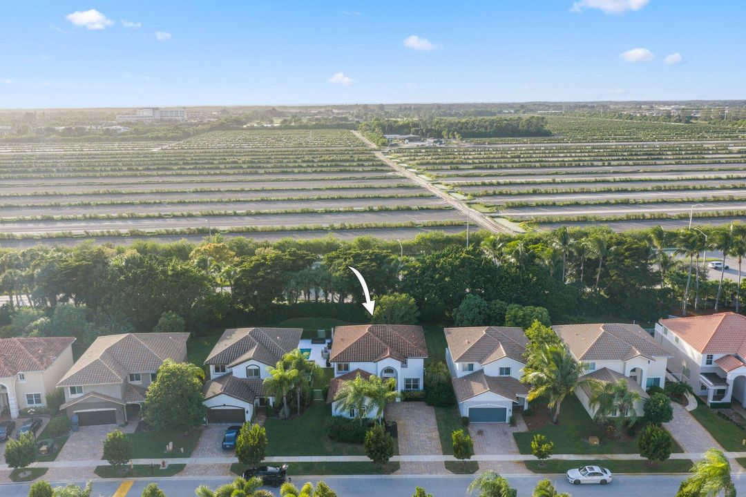 For Sale: $799,000 (4 beds, 3 baths, 2735 Square Feet)