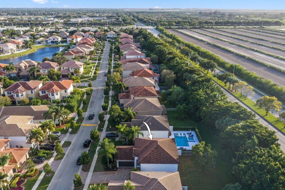 For Sale: $799,000 (4 beds, 3 baths, 2735 Square Feet)