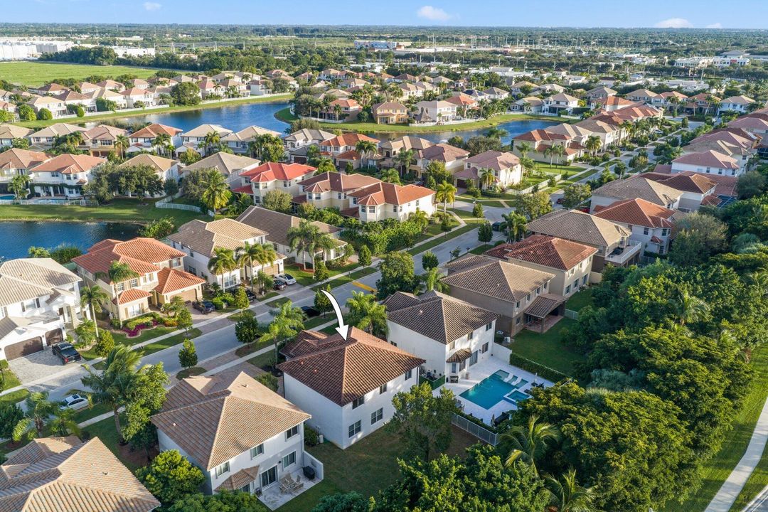 For Sale: $799,000 (4 beds, 3 baths, 2735 Square Feet)