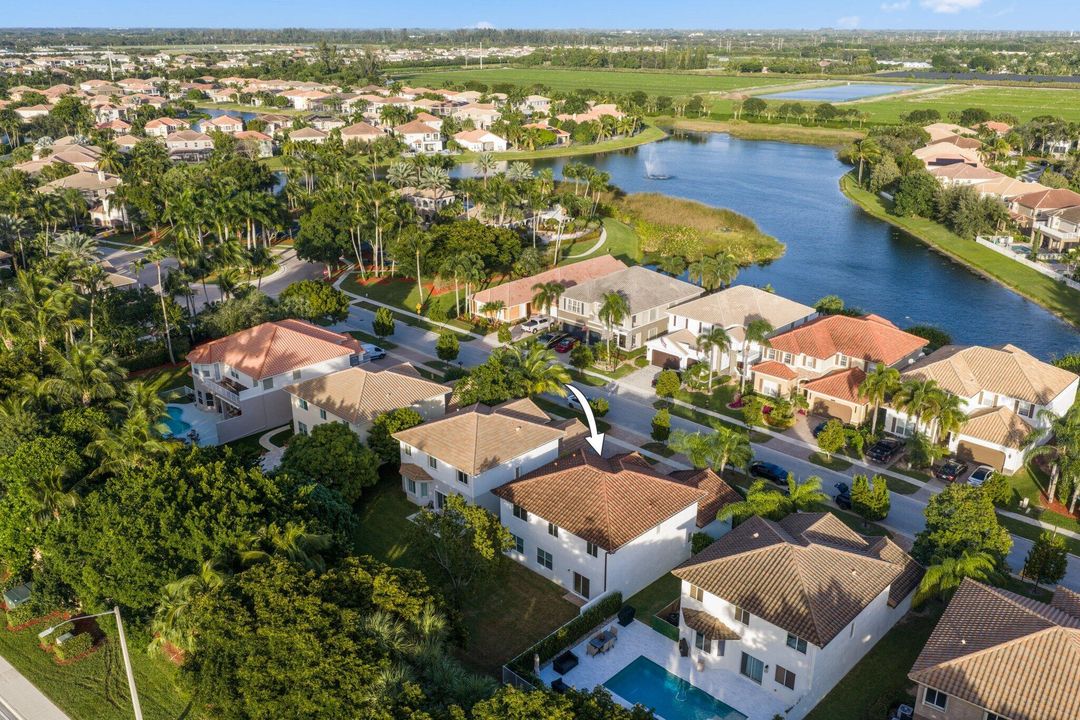 For Sale: $799,000 (4 beds, 3 baths, 2735 Square Feet)