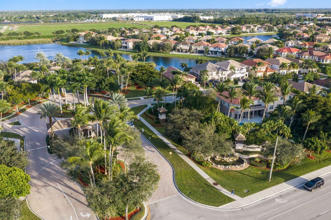 For Sale: $799,000 (4 beds, 3 baths, 2735 Square Feet)