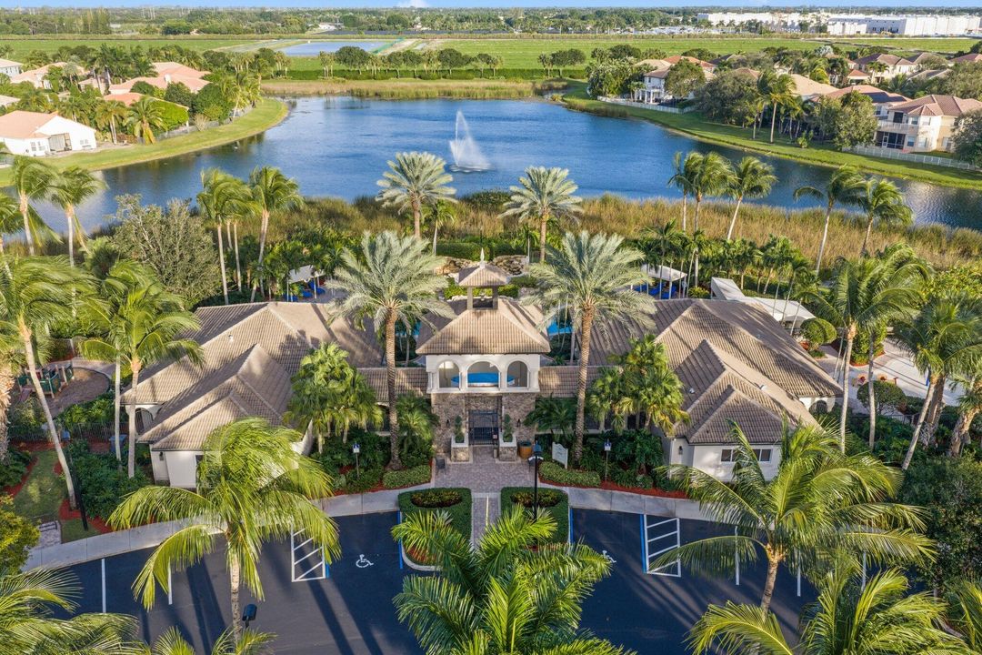 For Sale: $799,000 (4 beds, 3 baths, 2735 Square Feet)