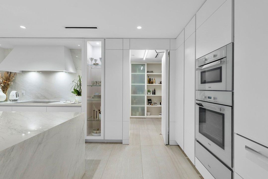 For Sale: $3,495,000 (3 beds, 3 baths, 2714 Square Feet)