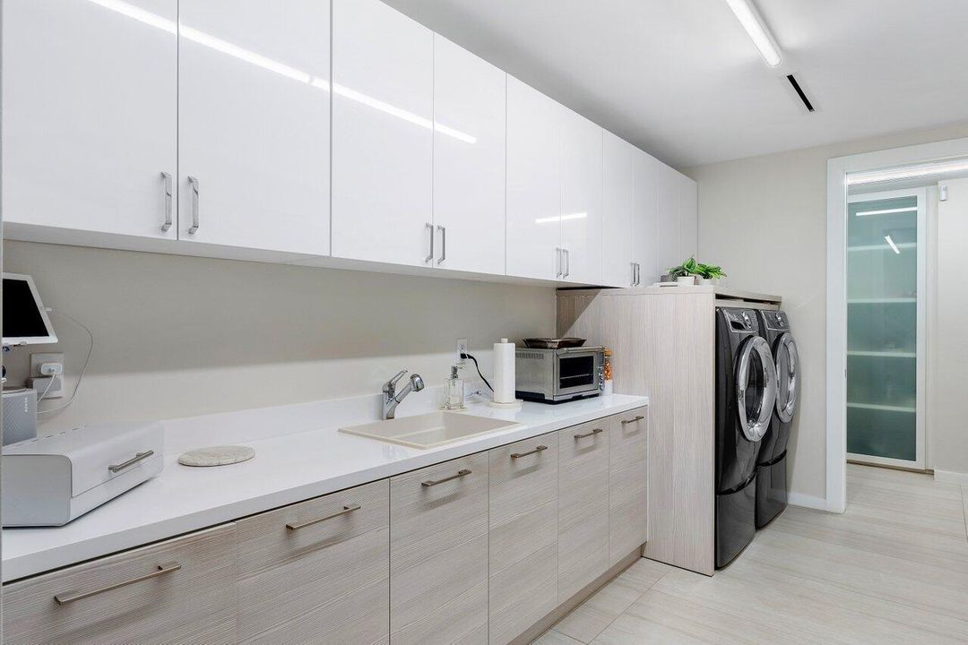 For Sale: $3,495,000 (3 beds, 3 baths, 2714 Square Feet)