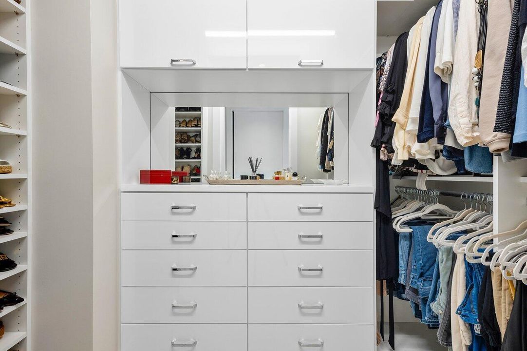 For Sale: $3,495,000 (3 beds, 3 baths, 2714 Square Feet)