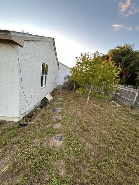 Под контрактом: $350,000 (3 спален, 2 ванн, 1044 Квадратных фут)