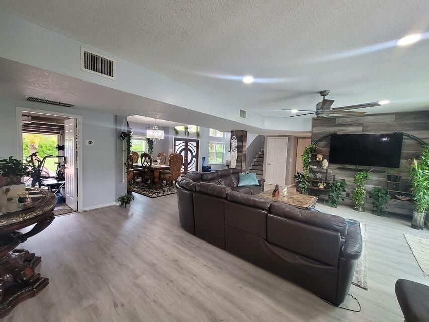 待售: $1,100,000 (5 贝兹, 4 浴室, 3010 平方英尺)