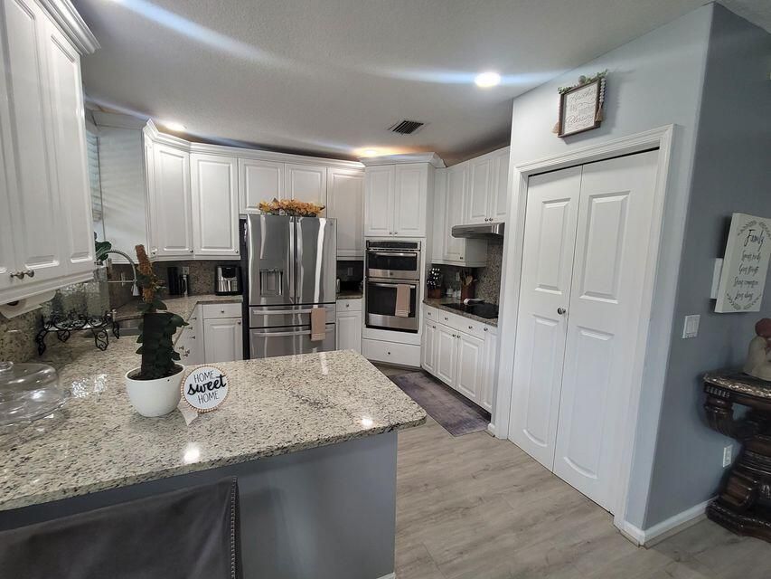 待售: $1,100,000 (5 贝兹, 4 浴室, 3010 平方英尺)