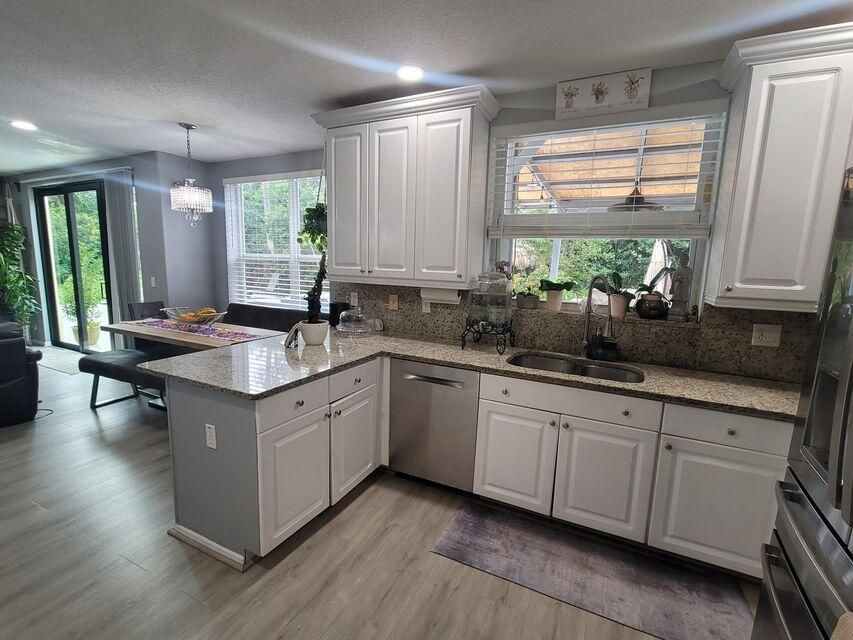 待售: $1,100,000 (5 贝兹, 4 浴室, 3010 平方英尺)