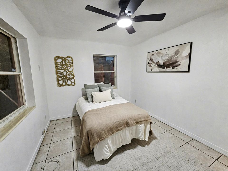 待售: $270,000 (2 贝兹, 1 浴室, 800 平方英尺)