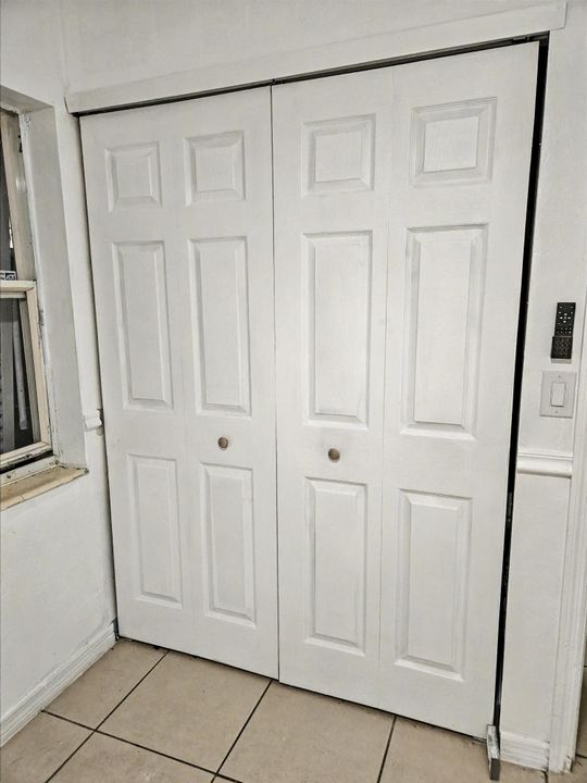 待售: $270,000 (2 贝兹, 1 浴室, 800 平方英尺)