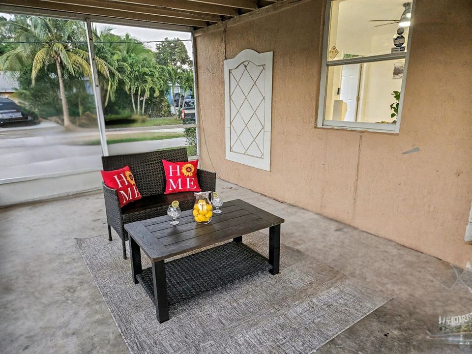 待售: $270,000 (2 贝兹, 1 浴室, 800 平方英尺)