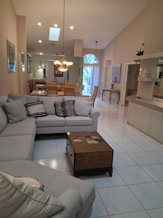 For Sale: $324,900 (3 beds, 2 baths, 1722 Square Feet)