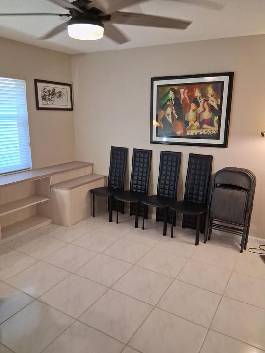 For Sale: $324,900 (3 beds, 2 baths, 1722 Square Feet)