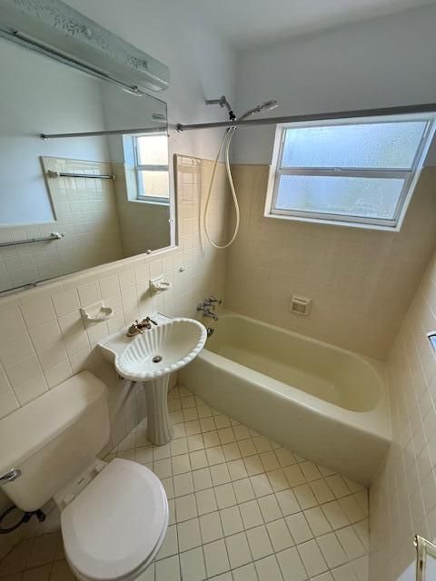 Active With Contract: $1,249,000 (3 beds, 2 baths, 1335 Square Feet)