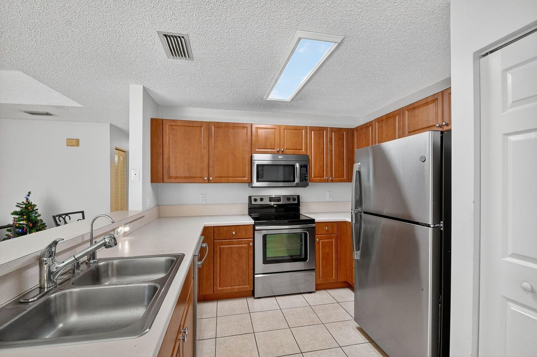 En Venta: $405,000 (3 camas, 2 baños, 1253 Pies cuadrados)