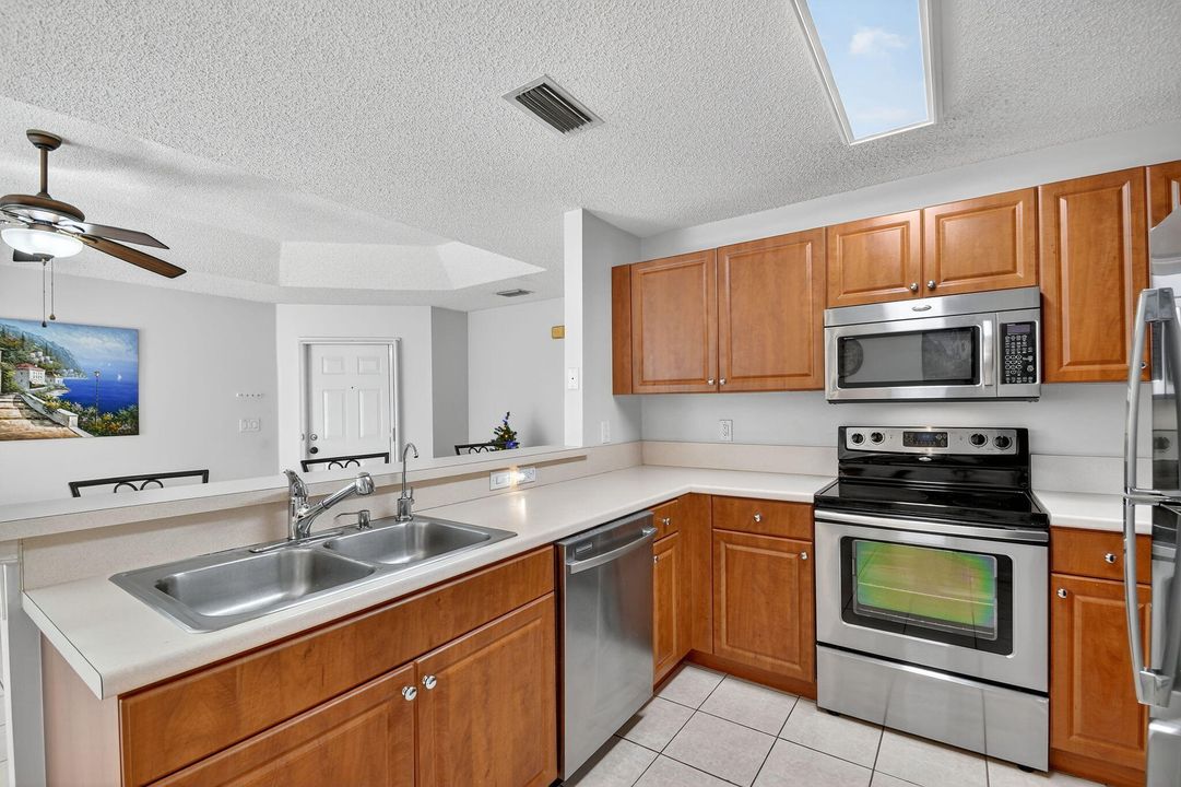 En Venta: $405,000 (3 camas, 2 baños, 1253 Pies cuadrados)